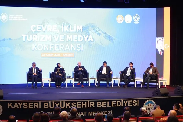 bakan-mehmet-ozhaseki-kayseride-konustu-deprem-bolgesinde-100-bin-koy-evi-yapacagiz-1700913243437.jpg