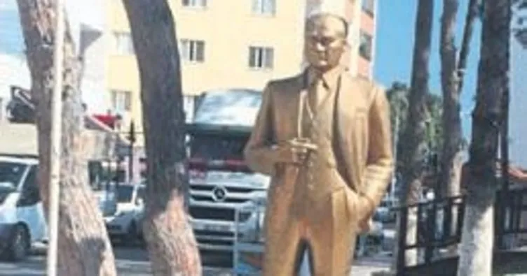 Melih ABİ: Atatürk’ün heykeli biraz daha yüksek olmalı