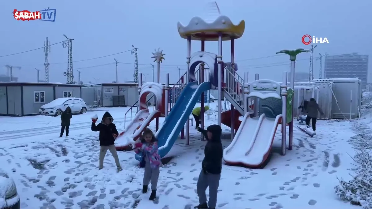 Kar yağışı Hatay’ı beyaza bürüdü, 2 ilçede okullar tatil edildi | Video videosunu izle Kar yağışı Hatay’ı beyaza bürüdü, 2 ilçede okullar tatil edildi | Video videosunu izle