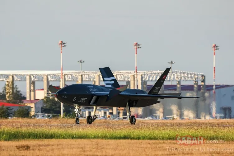 Bayraktar KIZILELMA’nın üretim prototipi ilk uçuş testini başarıyla tamamladı! Havacılık tarihi için dönüm noktası