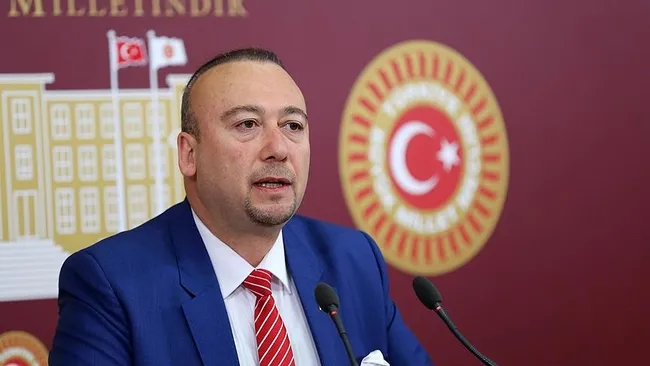 son-dakika-i-usak-belediye-baskani-ozkan-yalimdan-bomba-itiraf-kurultayda-delegelerden-islak-imzali-belge-aldi-1780415964778.jpg SON DAKİKA I Uşak Belediye Başkanı Özkan Yalım'dan bomba itiraf: “Kurultay’da delegelerden ıslak imzalı belge aldık”