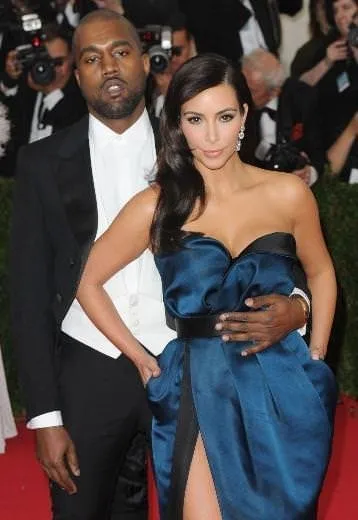 Kanye West Kim Kardashian Paris’te evlenmekten vazgeçti