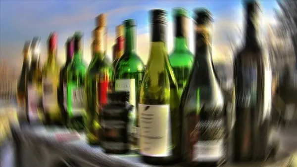 alkol-reklamina-siki-yasak-resmi-gazetede-yayimlandi-vitrinde-dahi-gosterilemeyecek-1781943911296.jpeg
