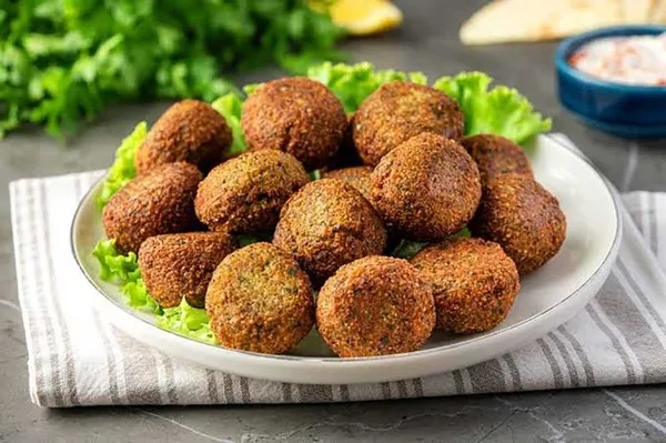 kuru-fasulye-ile-vegan-tariflere-yeni-bir-soluk-katin-hem-sofralariniz-hem-agziniz-senlenecek-1762495585489.jpeg