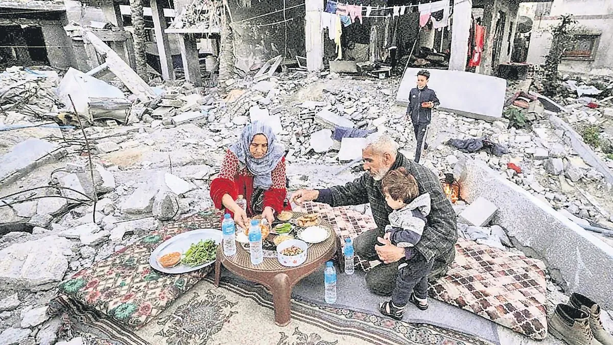 Enkaz altında iftar karanlıkta sahur