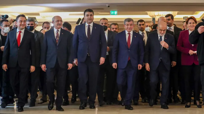 gokkusagi-masasinin-lgbt-dosyasi-kabarik-aile-yapisinin-altina-dinamit-koyacaklar-1680236492121.jpg Gökkuşağı Masası'nın LGBT dosyası kabarık! Aile yapısının altına dinamit koyacaklar