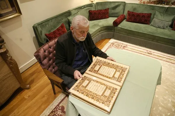 Ahşap üzerine yazdığı 30 cüzü Çamlıca Camisi'ne hediye edecek