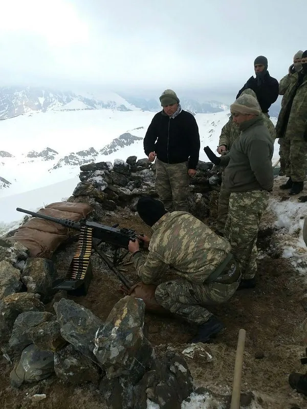Mehmetçik karlı dağları teröristlere dar ediyor
