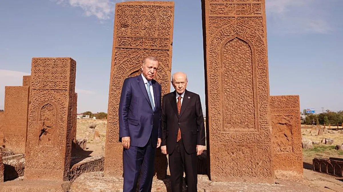 Başkan Erdoğan’dan Selçuklu Mezarlığı ziyareti Başkan Erdoğan’dan Selçuklu Mezarlığı ziyareti