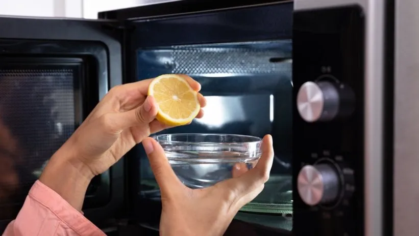 Tertemiz bir mikrodalganın sırrı: Yalnızca tek bir limon ile…
