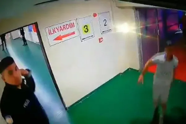 Erzurumsporlu Murat Uçar, eski teknik direktörü Altınordulu Hüseyin Eroğlu'na saldırdı!