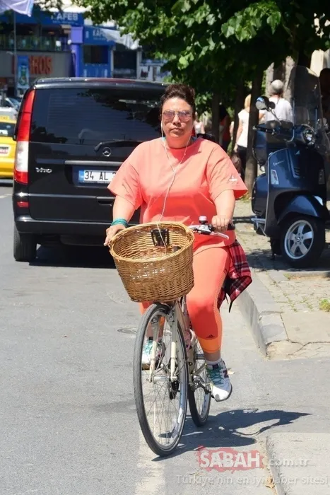 50 yaşındaki Yeşim Ceren Bozoğlu leopar desenli elbisesiyle göz kamaştırdı! Zayıflığı dikkatlerden kaçmadı!