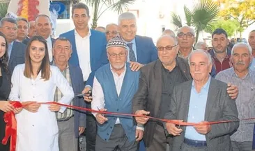 Kızının eczanesini açtı