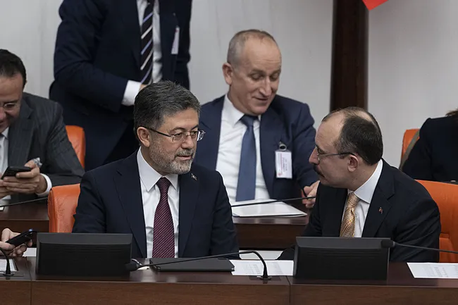 bakan-yumakli-2026nin-yol-haritasini-acikladi-dev-yatirimlari-hizmete-aliyoruz-1765909024578.jpg