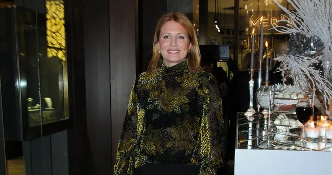 Caroline Koç kalbini İzmirli iş ile ilgili görsel sonucu