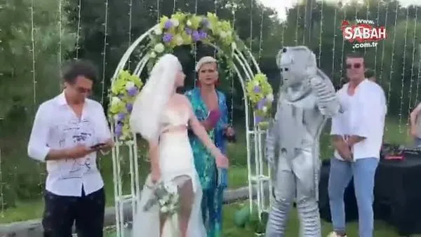 Ünlü şarkıcı Aleyna Tilki robotla evlendi! İşte sosyal medyaya damga vuran o görüntüler | Video