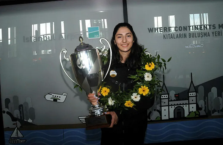 sampiyon-vakifbank-yurda-dondu-1653309054096.jpg