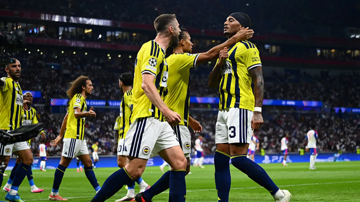 LYON FENERBAHÇE CANLI | Fenerbahçe, Lyon'a konuk oluyor! İkinci yarı oynanıyor... haber görseli