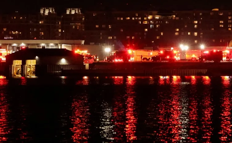 ABD’de korkunç uçak kazası | Sabotaj ihtimali gündemde: Trump’tan flaş açıklama: Helikopter neden dönmedi?