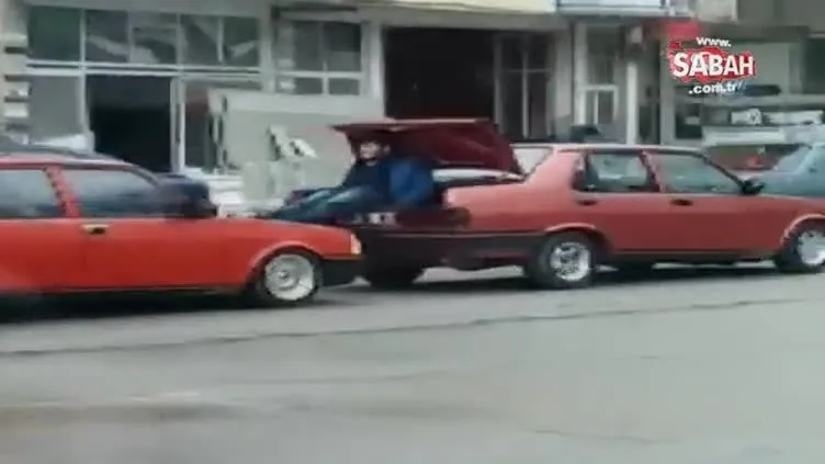 Çekme halatı yerine bacaklarını kullandı