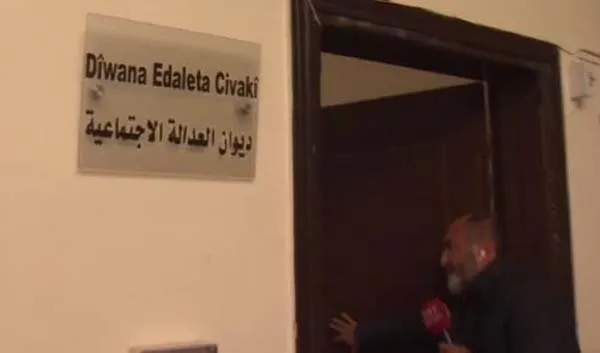 Mehmetçik Afrin’de teröristlerin sözde yargılamalarını yaptığı mahkeme binasına girdi