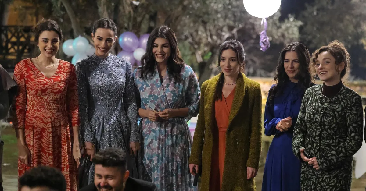 Zembilli’nin gönüllere taht kuracak hikayesi başladı! ‘Zembilli’ ekibi ilk bölümü birlikte izledi