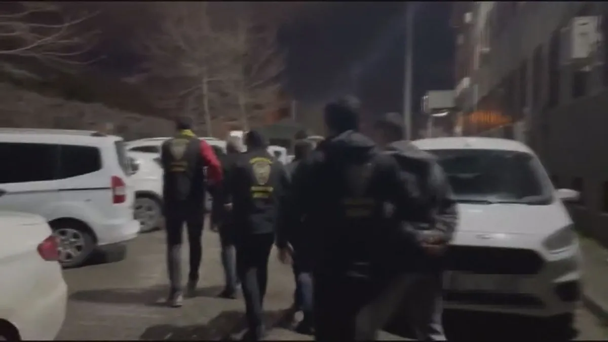 Esenyurt'ta iş yerini kurşunlamışlardı: O şüpheliler yakalandı! Esenyurt'ta iş yerini kurşunlamışlardı: O şüpheliler yakalandı!