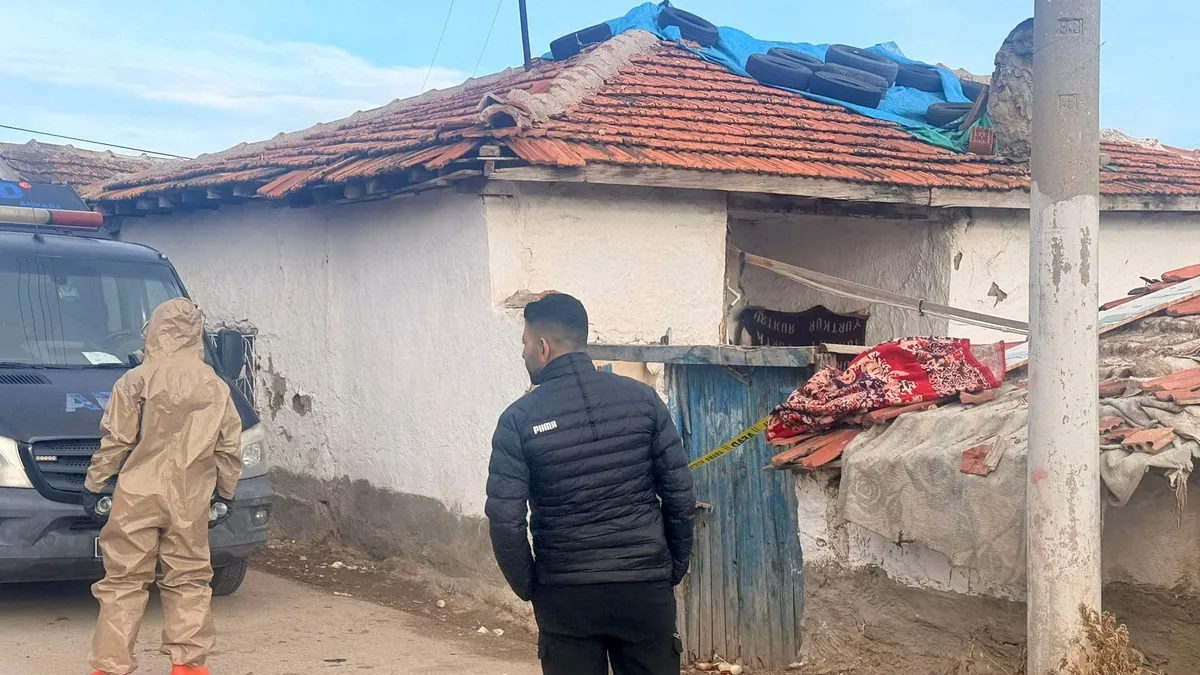 Boyaya eklenen katkı maddesi felakete yol açtı: 3 tarım işçisi ve 1 bebeğin durumu ağır! Boyaya eklenen katkı maddesi felakete yol açtı: 3 tarım işçisi ve 1 bebeğin durumu ağır!