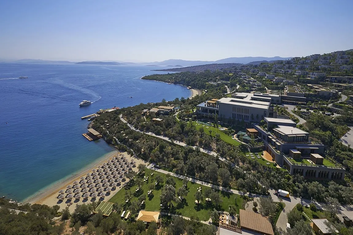 Unlu Isimlerinin Evlerinin Bulundugu Cennet Koyu Cep Yakiyor Fotohaber Magazin