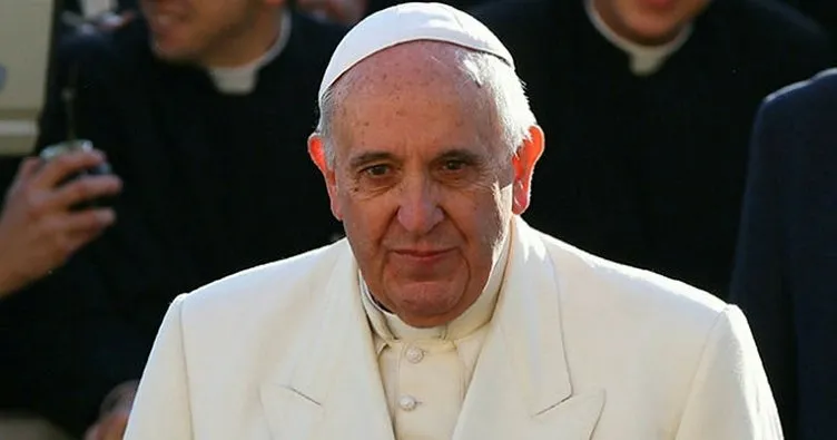 Katoliklerin ruhani lideri Papa Franciscus’a Kovid-19 aşısı yapıldı
