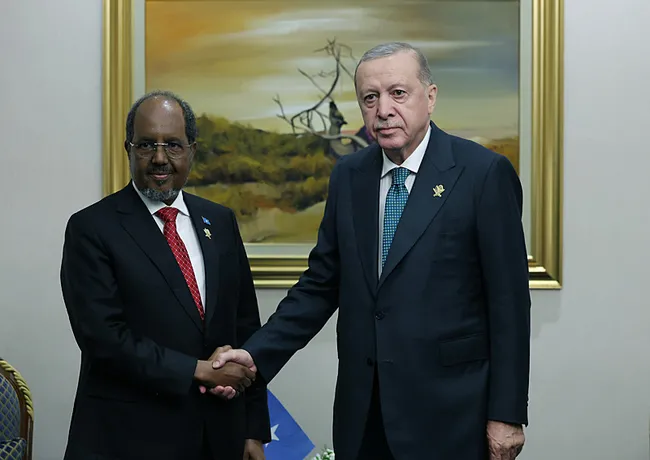 baskan-erdogan-katarda-irak-basbakani-sudani-ile-gorustu-1757947498021.jpeg Başkan Erdoğan'dan Katar'da diplomasi trafiği! Peş peşe kritik temaslar