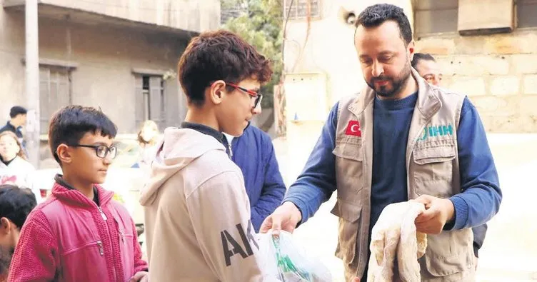 İHH’dan Suriye’ye 60 TIR dolusu yardım