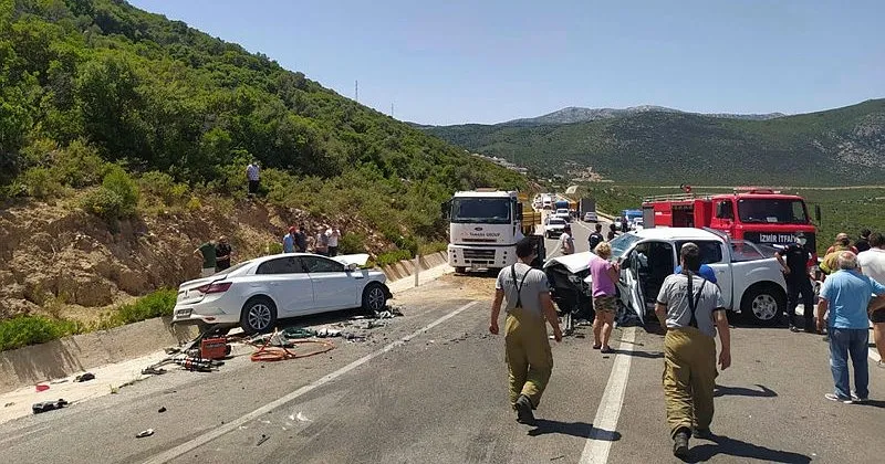 izmir de feci kaza kamyonetle otomobil carpisti 1 olu 3 yarali son dakika yasam haberleri