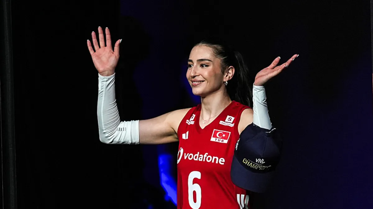 Milli voleybolcu Saliha Şahin'den sakatlık cevabı!