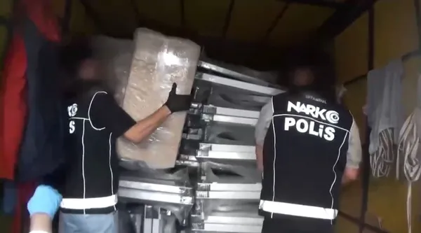 dus-kabin-teknelerinden-925-kilogram-eroin-cikti-1778565778566.jpg