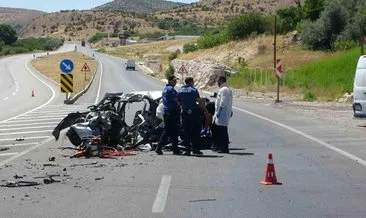 Malatya'da feci kaza! Kamyonla çarpışan otomobilde 2 kişi hayatını kaybetti #malatya