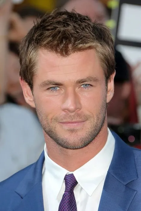 Yakışıklı oyuncu Chris Hemsworth tanınmaz halde