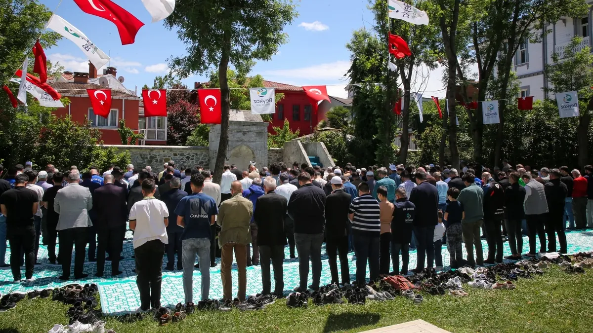 İstanbul’un Fethi’nin 573. yılında tarihi namazgâh yeniden ibadete açıldı İstanbul’un Fethi’nin 573. yılında tarihi namazgâh yeniden ibadete açıldı