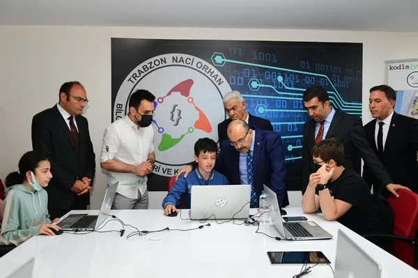trabzonda-kodlayap-teknoloji-senligi-sergisi-acildi-1652877319458.jpg