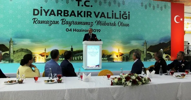 TBMM Başkanı Şentop, Diyarbakır’da vatandaşlarla bayramlaştı