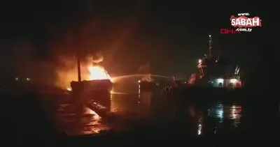 Endonezya’da balıkçı tekneleri çıkan yangında küle döndü!