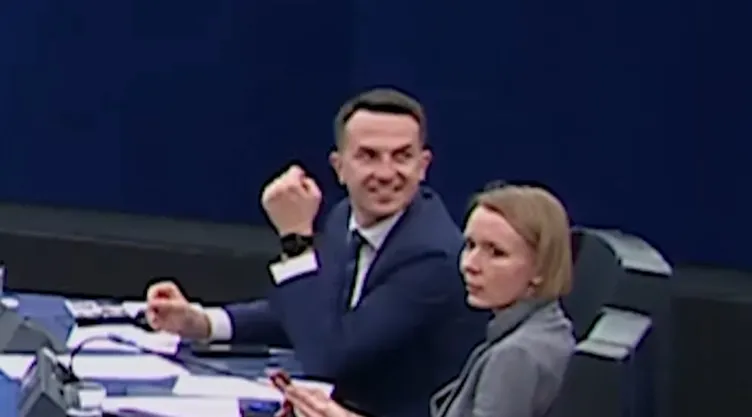 Filistin halkının zulmüne kahkahalarla güldüler! AP milletvekilinden tokat gibi sözler: Kendinizden utanmalısınız!