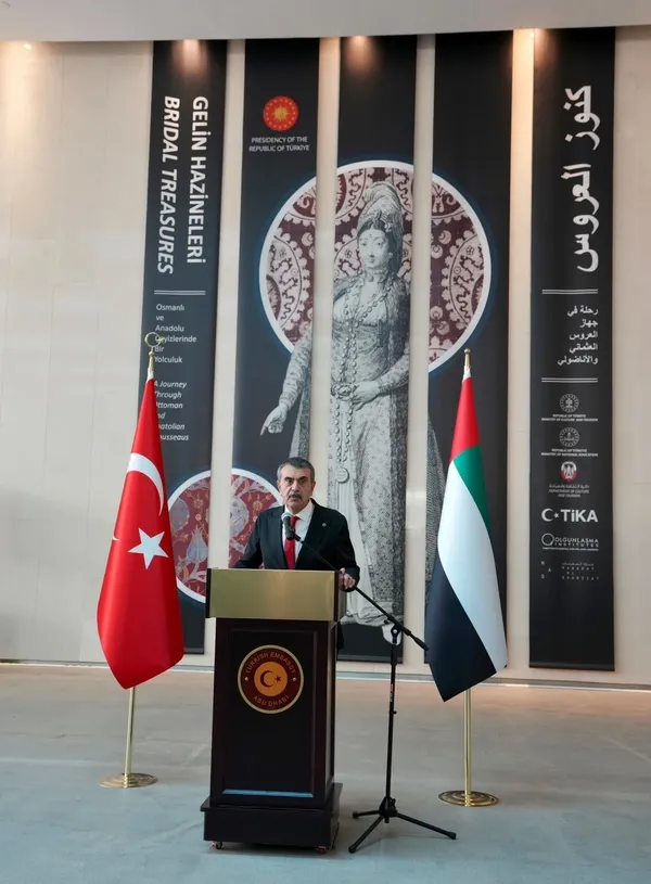 bakan-tekin-gelin-hazineleri-osmanli-ve-anadolu-ceyizlerinde-bir-yolculuk-sergisi-acilisina-katildi-1792567480743.jpg