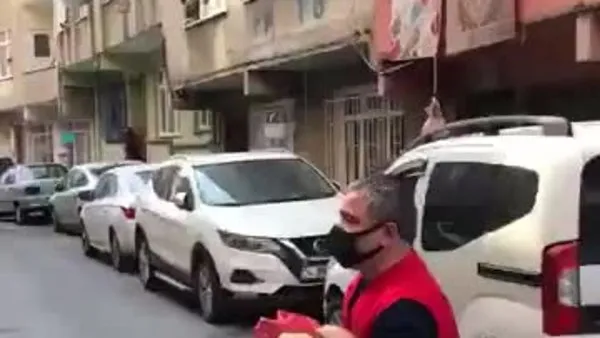 Kızılay Esenler’de ekmeği vatandaşın kapısına götürdü | Video