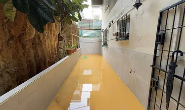 Sağanak megakent İstanbul’u esir aldı! Bazı alt geçitleri, evleri ve iş yerlerini su bastı