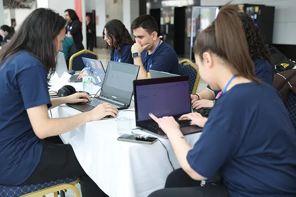 gencleri-uzayla-bulusturan-astro-hackathon-etkinligi-nevsehirde-basladi-1774697770273.jpg