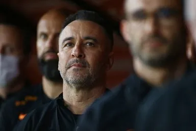 Son dakika Fenerbahçe haberi: Transfer böyle duyuruldu! Vitor Pereira ve Jorge Jesus... | Son dakika Fenerbahçe haberi: Transfer böyle duyuruldu! Vitor Pereira ve Jorge Jesus... |