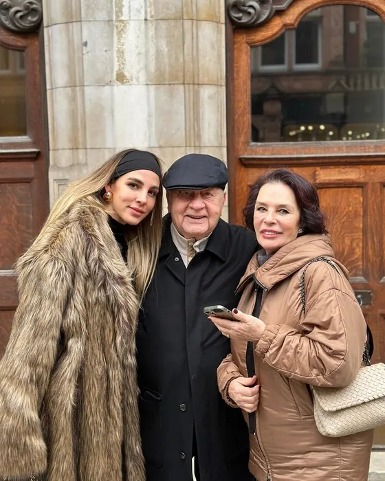 Hülya Koçyiğit’in torunu Aslışah Alkoçlar’ın eşine doğum günü paylaşımı şaşırttı! Benim gibi bir eşe sahip olduğu için onu tebrik ediyorum