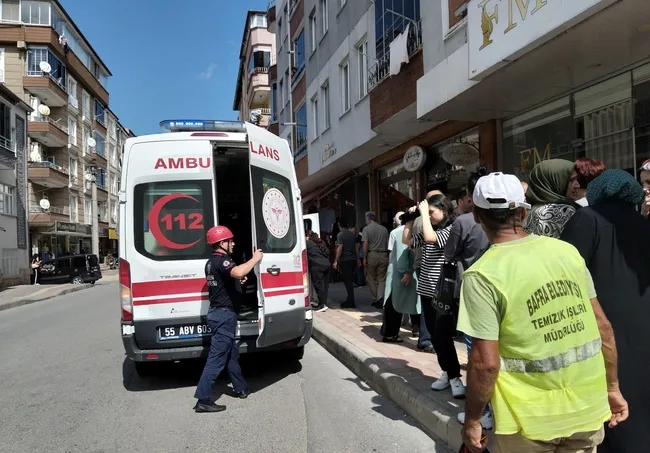 bunu-yapan-avukat-bosana-asamasindaki-esinin-aracina-arkadan-carpti-1757423368164.jpg Bunu yapan avukat! Boşana aşamasındaki eşinin aracına arkadan çarptı!