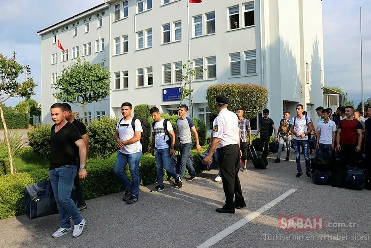 Askerlik sisteminde yeni dönem başladı! Askerler kışlalarından terhis olmaya başladı